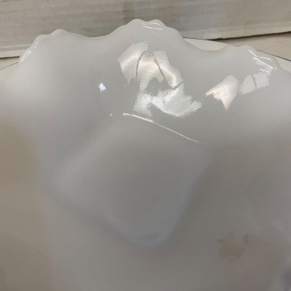 Vintage Anchor Hocking Milk Glass 50s Pedestal Bowl Embossed Grapes 10 x12.5" - Picture 3 of 6